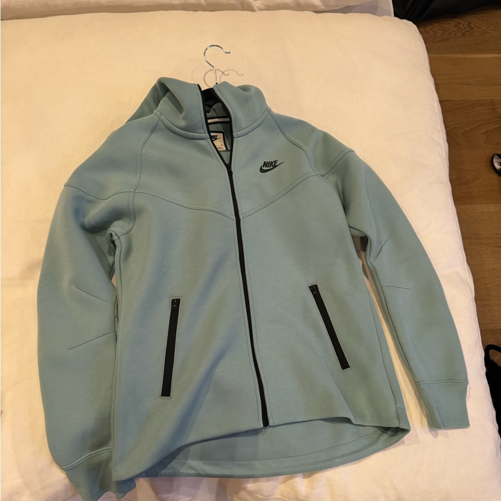 Nike tech fleece windbreaker